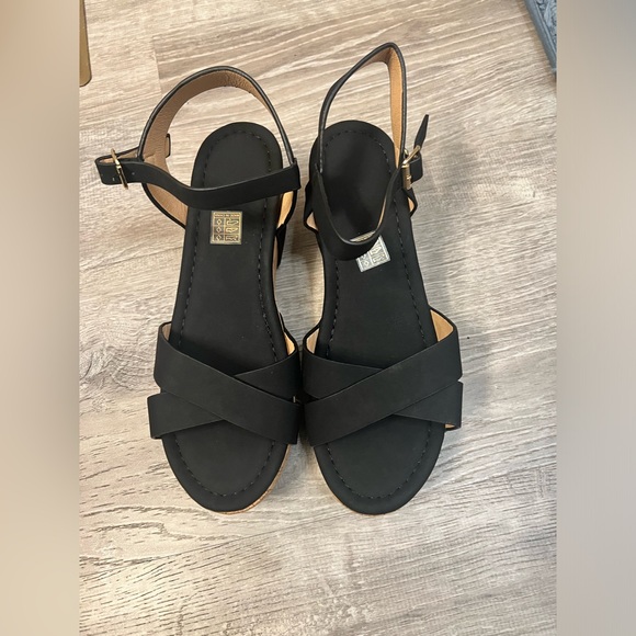 Cork Wedge Black Strap Sandals - Picture 6 of 8